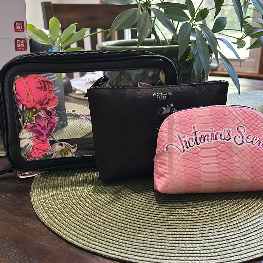 New-Victoria’s Secret makeup bag trio